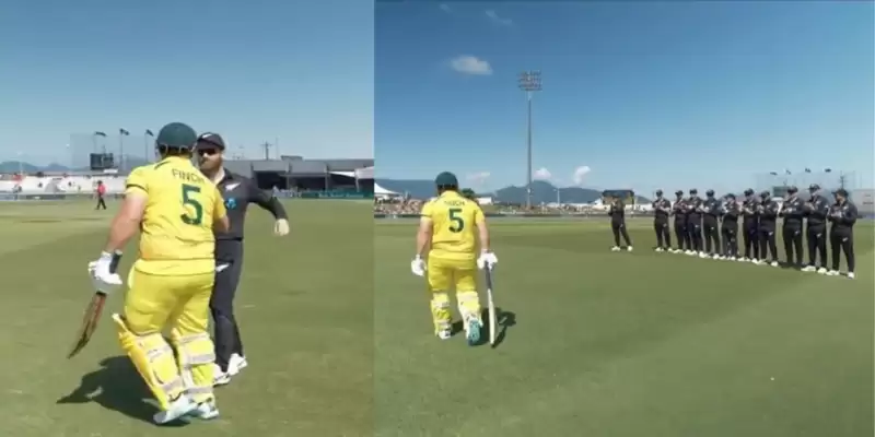 The whole New Zealand team gave a "Guard of Honour" to Aaron Finch in his farewell ODI